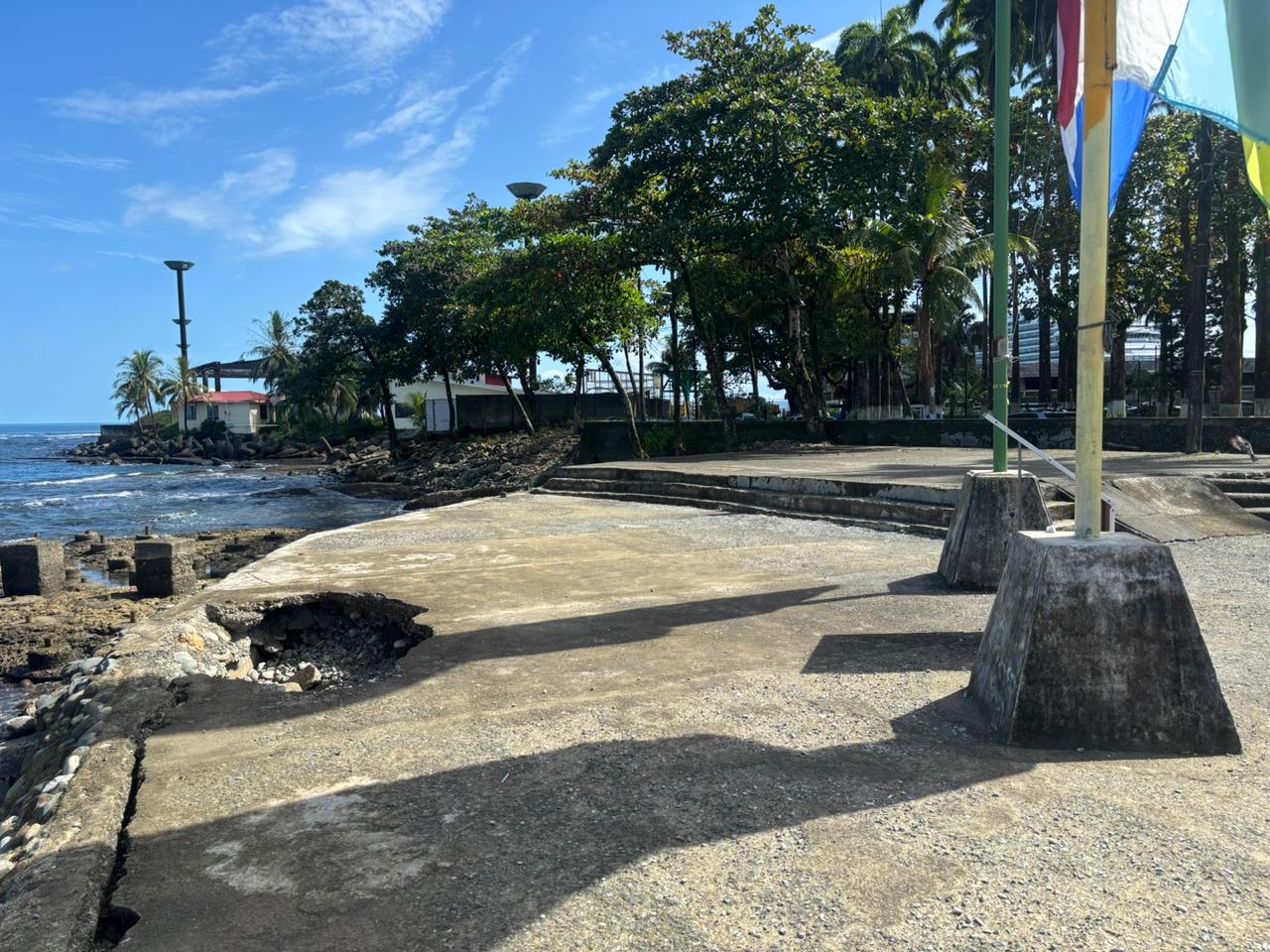 El estado actual de la plaza muestra su avanzado estado de deterioro.